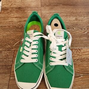 Cariuma Low Cut Canvas Sneakers-Peanuts Edition